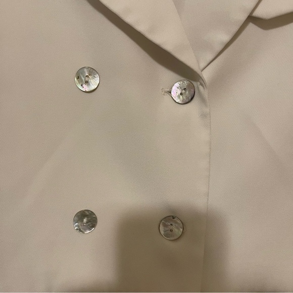 ontwelfth White Cropped Blazer Top - Picture 2 of 4